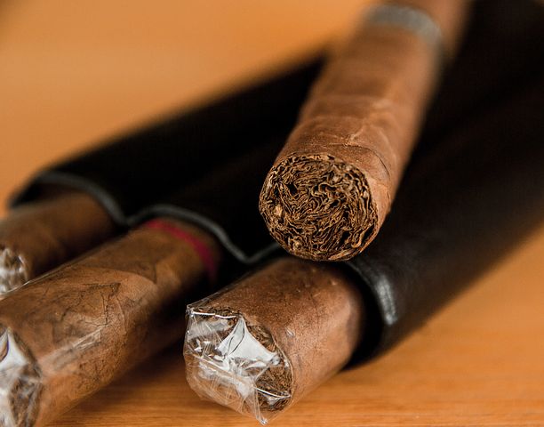best way to smoke a cigar